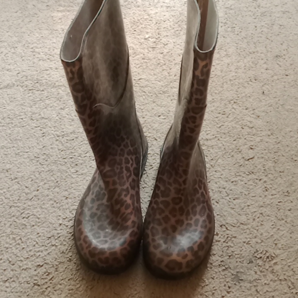 Leopard water boots